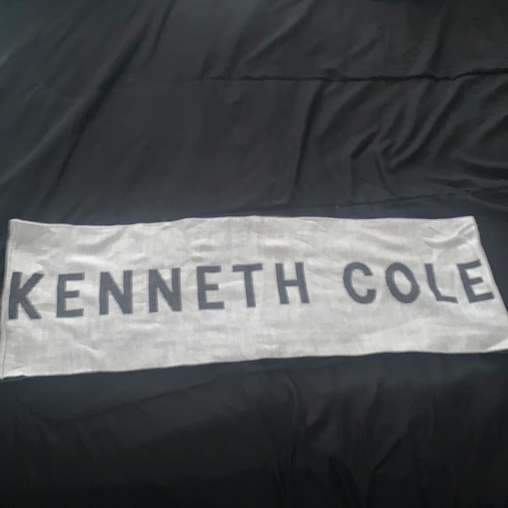 Kenneth Cole Scarf 🧣